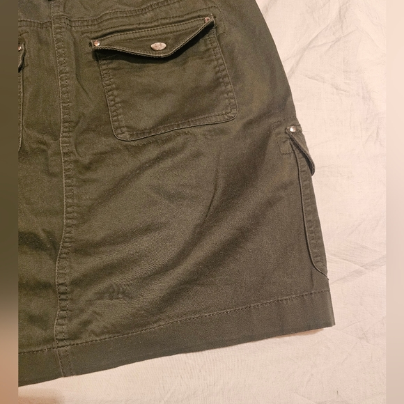 White House Black Market Army Green Cargo Skirt Size 4 - Picture 8 of 13